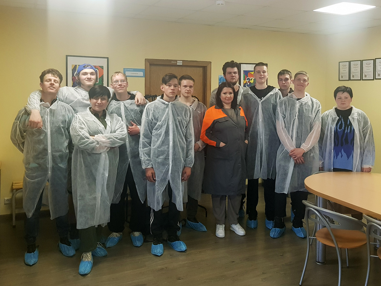 Выпускники Новоуральского технологического колледжа посетили завод Пенотерм в Новоуральске